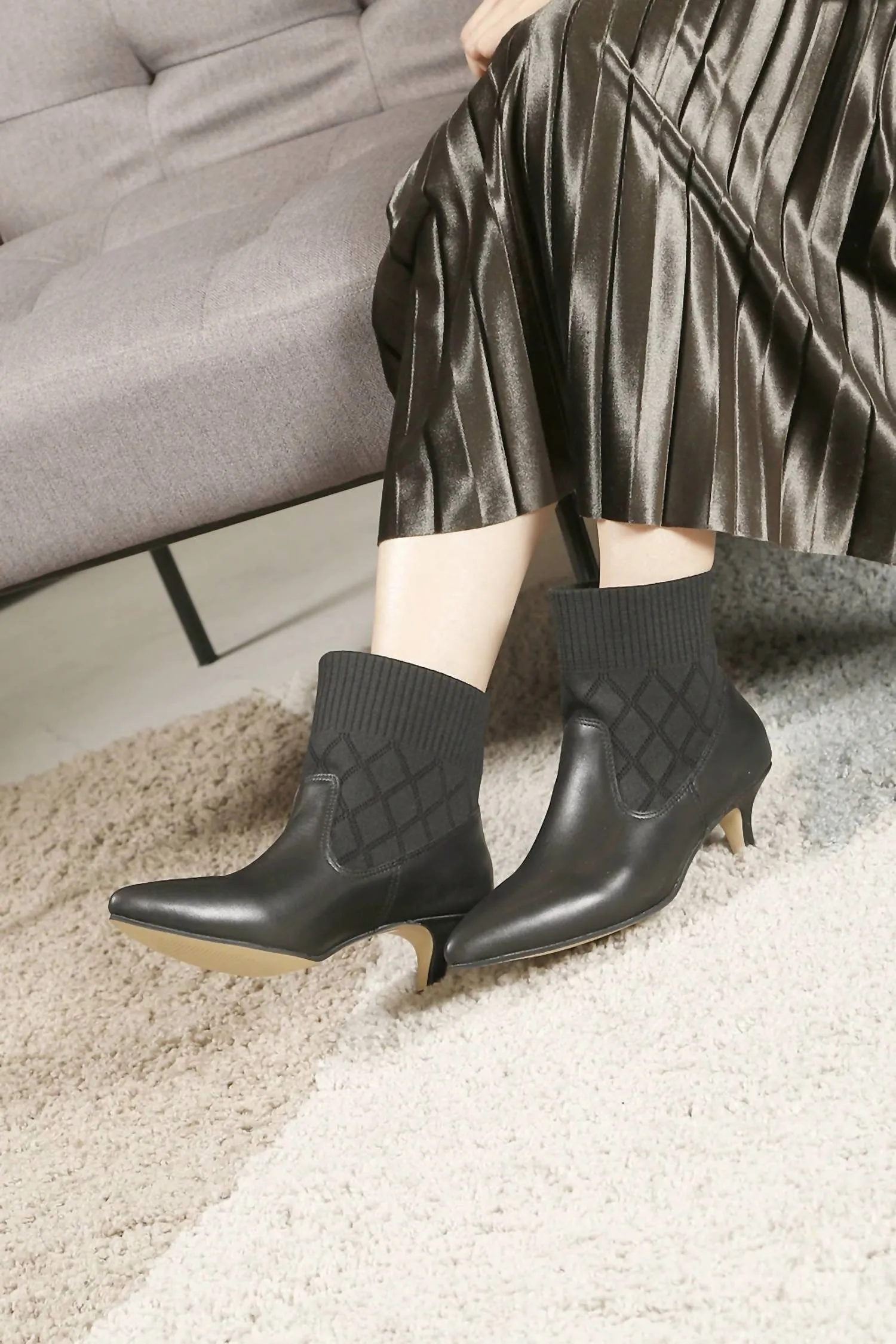 All Black - WOMEN ANKLE SOCK KITTEN HEEL