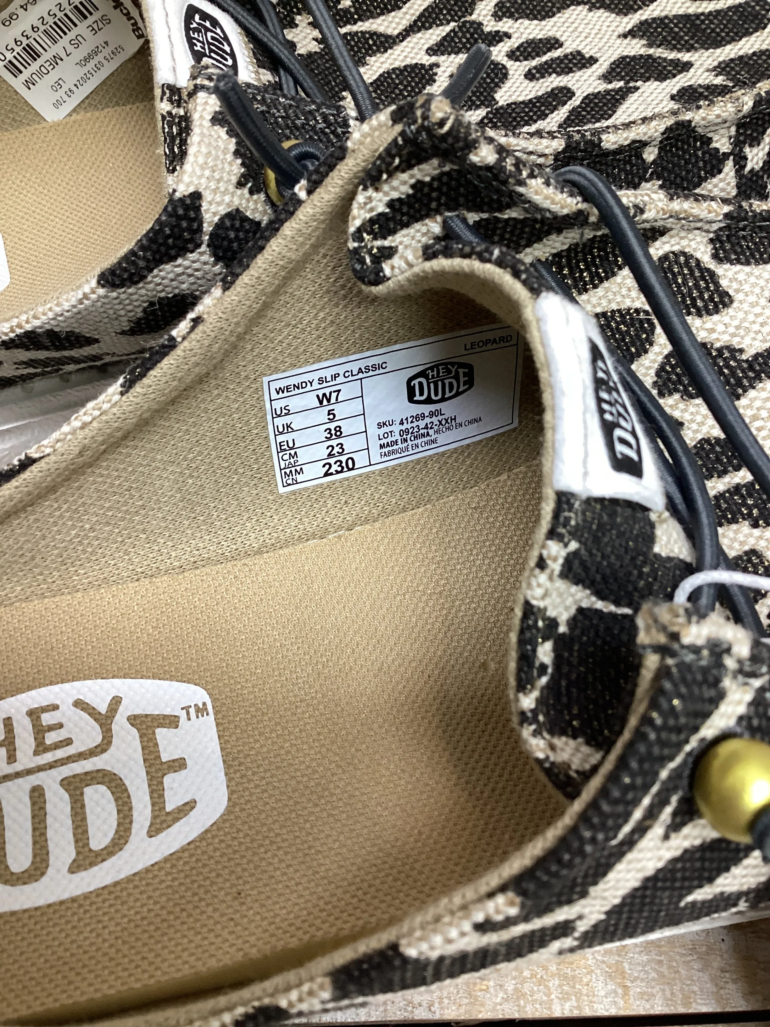 Shoes Flats By Hey Dude In Black & Cream, Size: 7